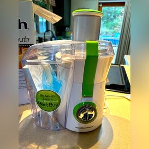 Hamilton Beach Big Mouth Juice Extractor.